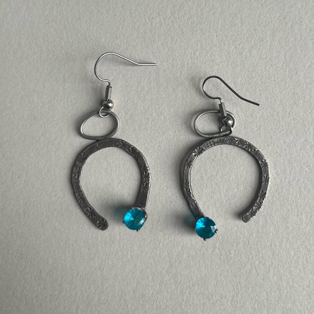 Horseshoe dangling earrings 🐴